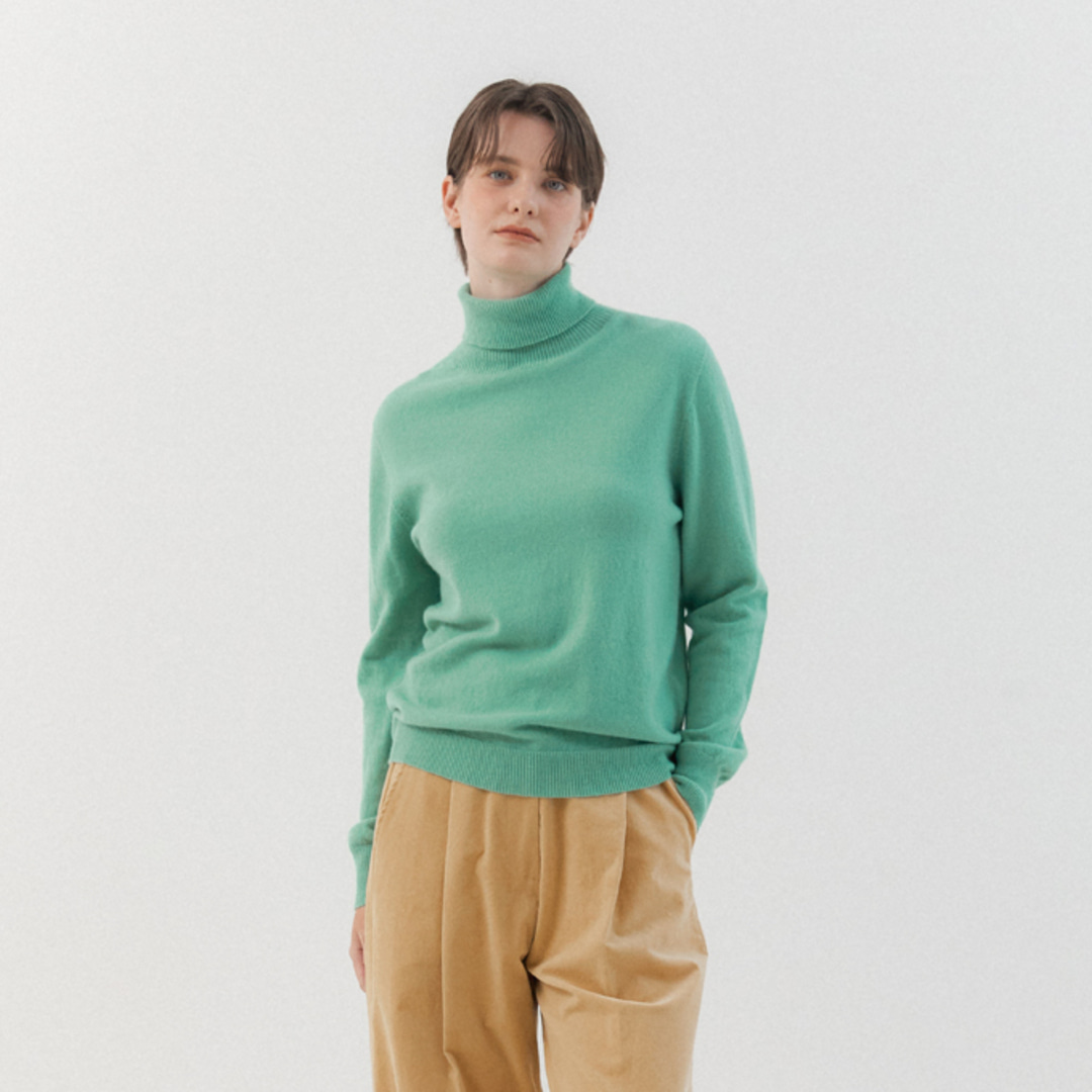 [위티앤험블]Super Fine Wool Wholegarment Turtle-neck Knit top (Green)