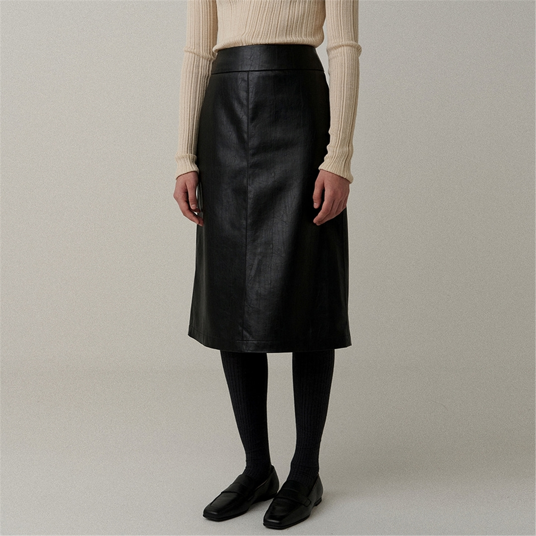 [블랭크03] faux leather A-line skirt (black)