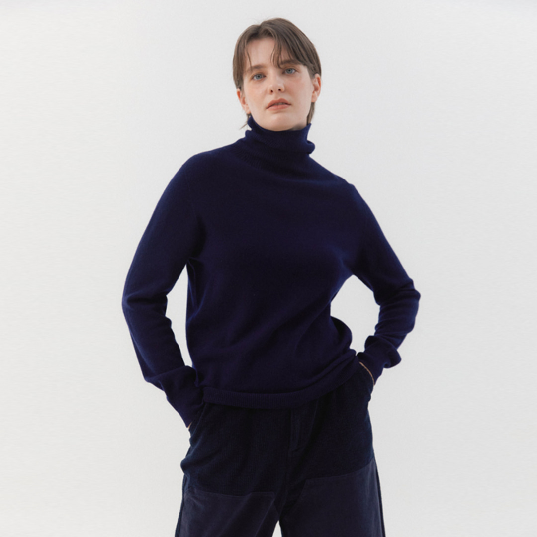 [위티앤험블] Super Fine Wool Wholegarment Turtle-neck Knit top (Navy)